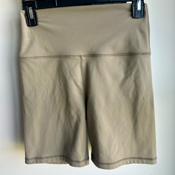 SET Active Pants - Set Active Luxform Olive Green Bike Shorts, Size Medium